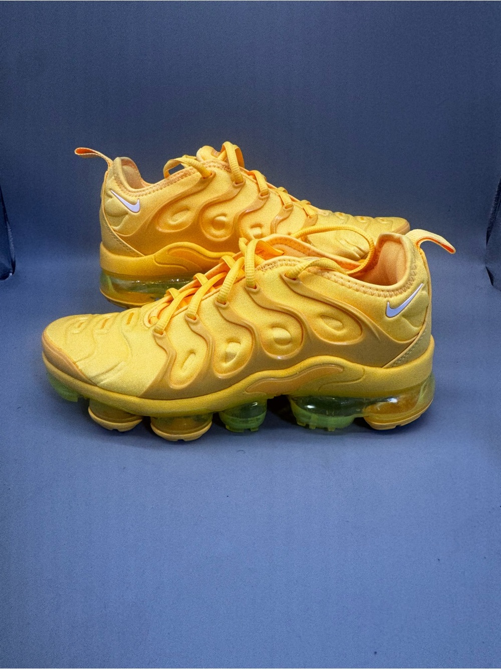Nike Women’s Air Vapormax Plus Athletic Training Shoes Yolk Yellow Size 7